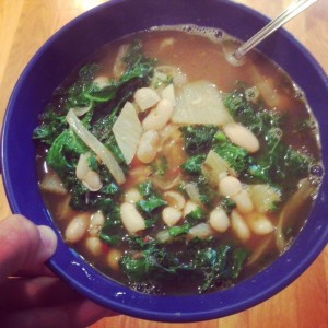 Kale and white bean soup recipe: perfect for fall